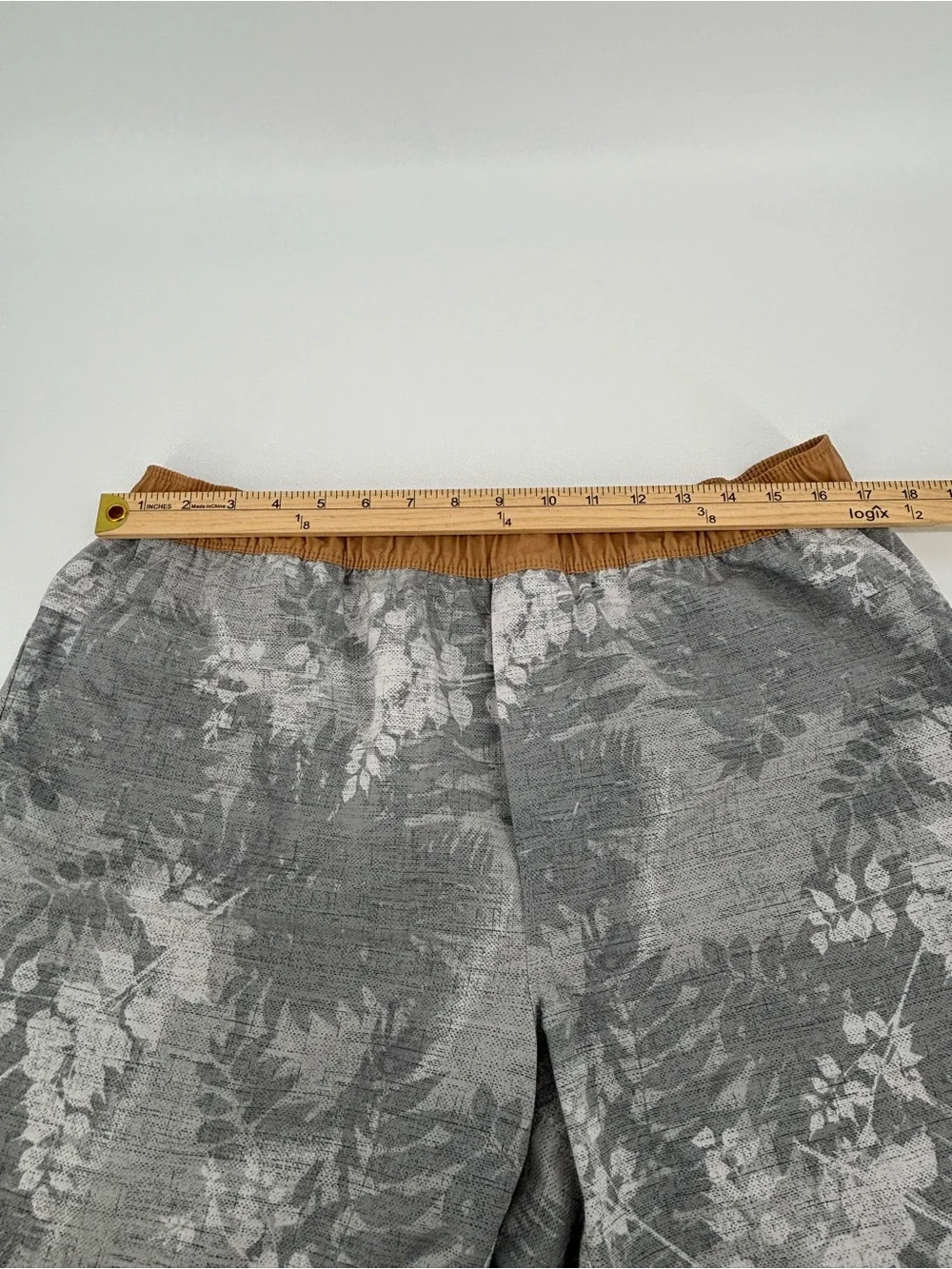 Vuori Mens Cape Short Size XL Gray Floral Leaf Swim Board Shorts V369 Stretch